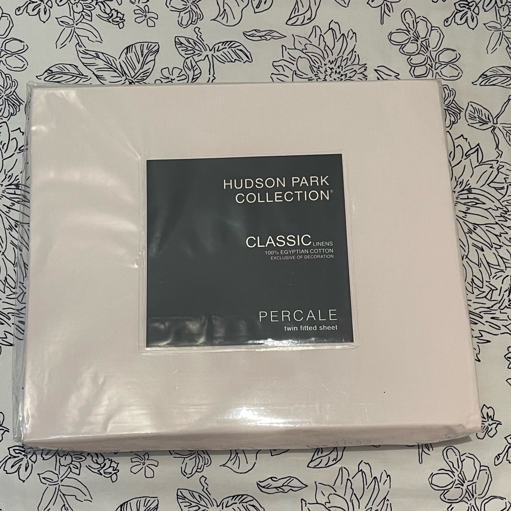 NWT $120 Hudson Park Collection Twin Fitted Sheet - 100% Egyptian Cotton